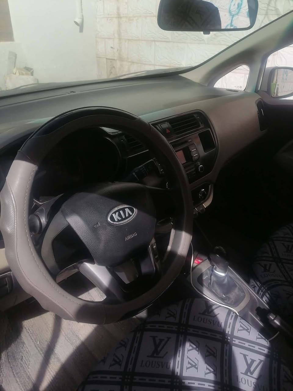 كيا ريو للبيع موديل ١٢ رقم بغداد سياره نظيفه مال بيت انظمه تحكم  فقط كير عادي سعر ٧٥ وبيها مجال رقم هاتف *********** مكانها النجف

