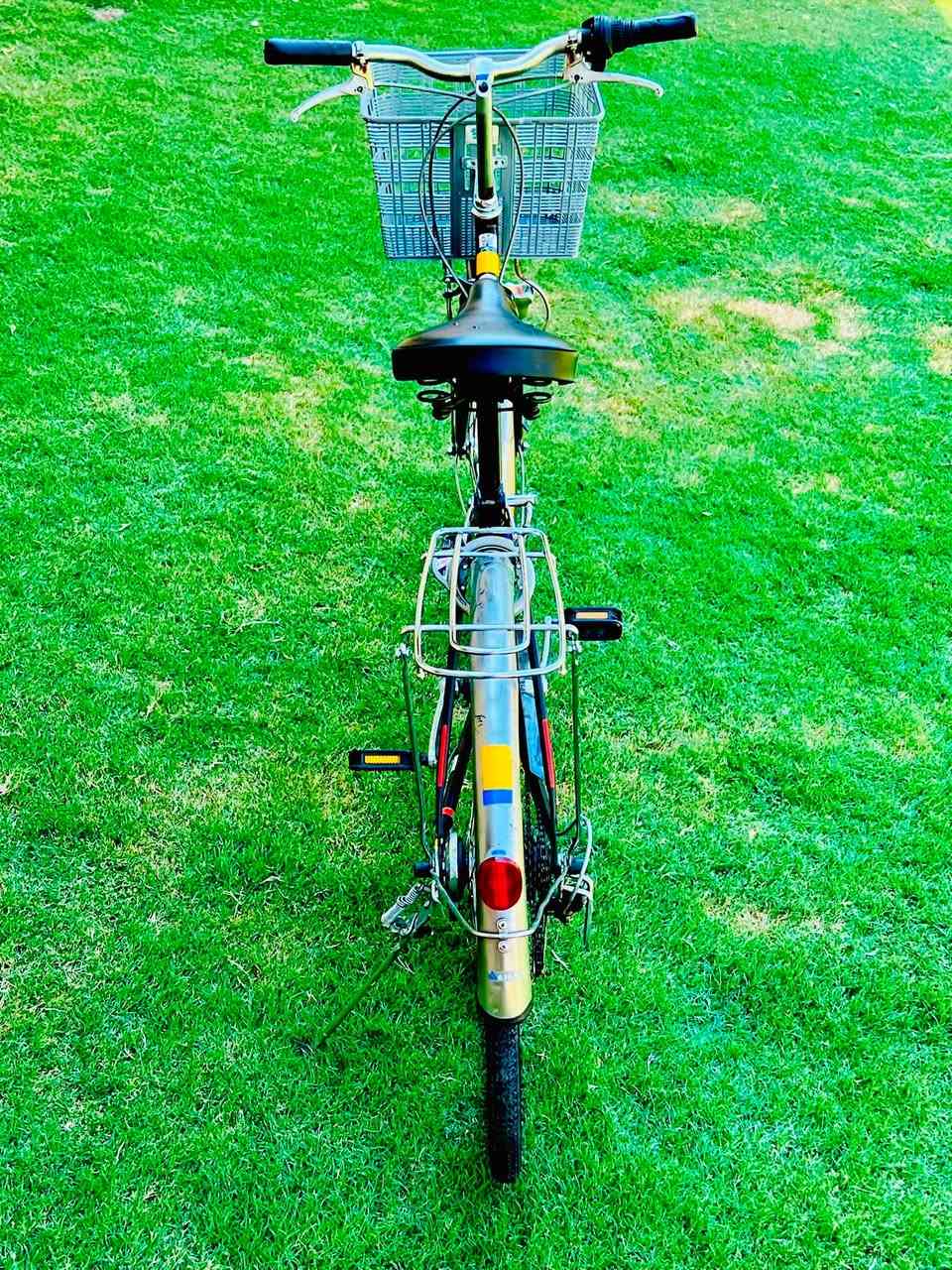 🚲🔥 بايسكل ياباني اصلي 🔥🚲
🛞 حجم27 || تخم تاير جديد
🚲 ويل البايسكل فافون اصلي
🔐قفل خلفي اصلي 
⚙️ گير عگرب 6 سرعات شيمانو
🧺 سلة برجستون أصلية
🖤 أسود فحمي أنيق
🚴‍♂️ ناعم بالشارع وراحة 
🔧 كامل مكمل – ما يحتاج أي تصليح
للأمانة البايسكل كلش نظيف وغير مستخدم..
  السعر 150 وبي مجال بسيط..
للتواصل على الخاص وهذا رقمي ***********بي واتساب.
