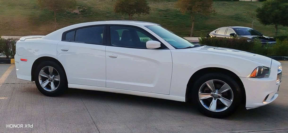 بسم الله سلام عليكم جارجر 2011 كلين داخله
كفاله عامه من ضرر فقط بس باب واحد رش وره سايق بدون دواخل
6 سلندر 
 - السياره جاهزه من جميع النواحي ومتعوب عليها والسياره مال بيت مو مال خط ماصاعده خط بحياتها. 
كير مكينه كل كفاله
- بجم كبس شركه 
-حداديه اماميه خلفيه جديده قبل شهر اشتغلها 
- باتري جديد 
- تخم تاير جديد 
-ادامه كامله للمكينه نوزلات بلكات  مجاول 
- سياره عليها برمجه ابلاديه مفتوحه سرعتها 
- مكينه كير اكسن  مكفولات وترايك وين ماتريد 
-تبريد جديد 
- راديتر ماي جديد 
-راديتر تبريد جديد
-غار تبريد اصلي 
- السياره ماتصرف عليها ربع حرفيا وجاهزه من جميع النواحي ومانقصها برغي 
  سيار بسمي رقم سنوي هزا جديد لحد 2028  مكان سليماني  (سعر كلش جوو سوق 143قفل  رجاا اذا مو شراي لاتكسر حلال ناس
***********
