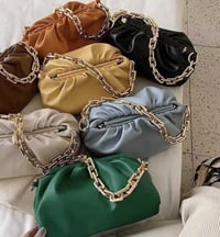 شنط نسائية • توصيل مجاني • مجمع النسيم