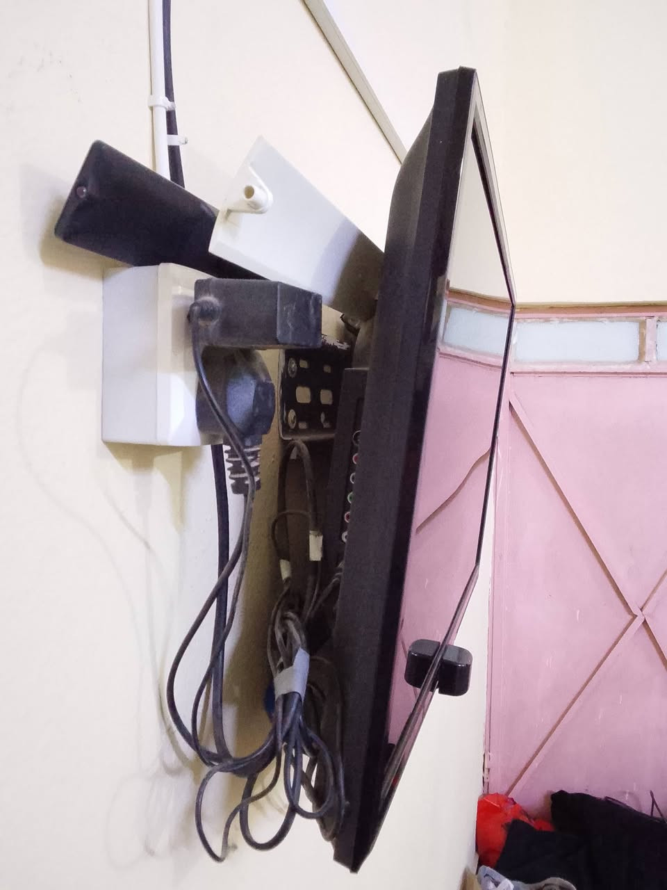 سلام عليكم شاشه بدون نت قياس ٣٢
نضيفه مداخله تصليح  سعرها ١٠٠ وبيها مجال


**إذا كنت صاحب هذا الإعلان وتريد حذفه لأي سبب، رجاءا أرسل رسالة إلى الدعم الفني**