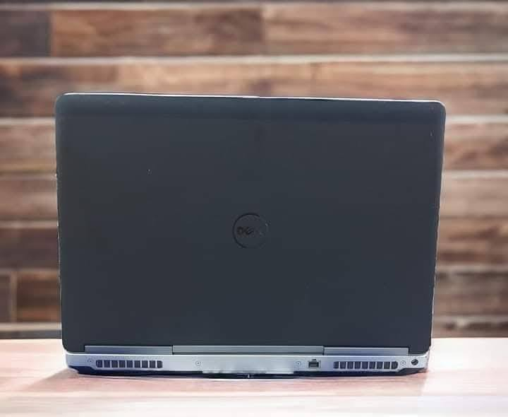 💻 Dell Precision 7510 - وحش التصميم
 * المعالج: Core i7 (الجيل السادس) فئة HQ القوية.
 * الرام: 8GB DDR4.
 * الهارد: 256GB SSD (سريع جداً).
 * كارت الشاشة: خارجي NVIDIA Quadro 4GB (للبرامج الهندسية والألعاب).
 * الشاشة: 15.6 إنش Full HD.
 * الملحقات: كيبورد ضوئي كامل + شاحن أصلي.
💰 السعر: 375,000 دينار.


**إذا كنت صاحب هذا الإعلان وتريد حذفه لأي سبب، رجاءا أرسل رسالة إلى الدعم الفني**