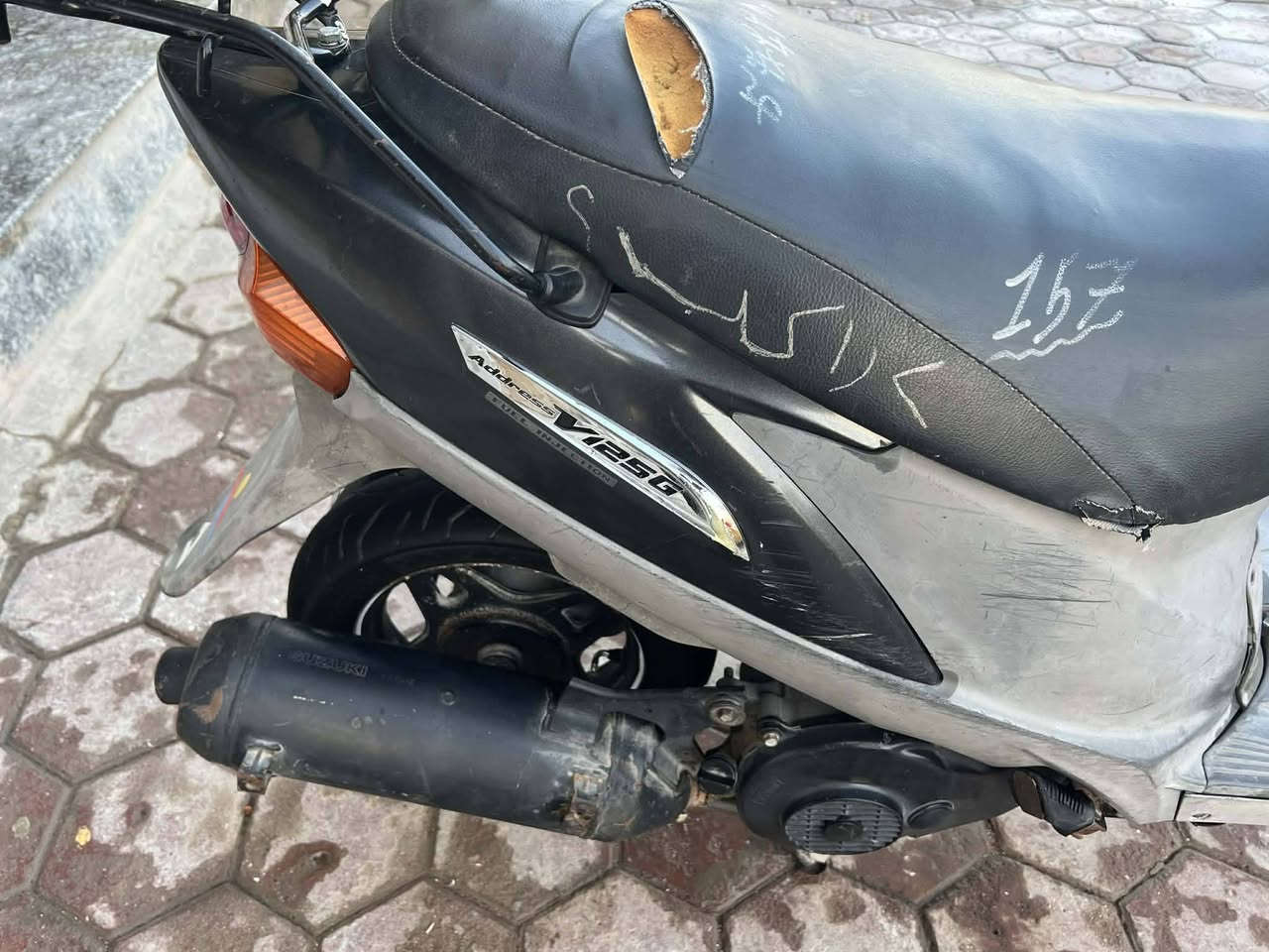 السلام عليكم ورحمة الله وبركاته
الدراجه للبيع ادرس قديم للاستفسار الاتصال على هذا 
الرقم ‏‪0775 369 0449‬‏
