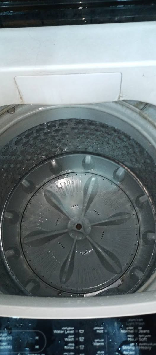 غساله الحافظ 11 كيلو فول اوتوماتيك
نظافه 99% شغاله على الفحص 
 كامل غراضها موجوده 
سعر  150 الف يوجد توصيل 
رقم الواتساب ***********
