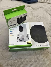 اكس بوكس سيريس اس نضيف جدا ويا جوستك واحد الاصلي والملحقات التشوفوهن و...