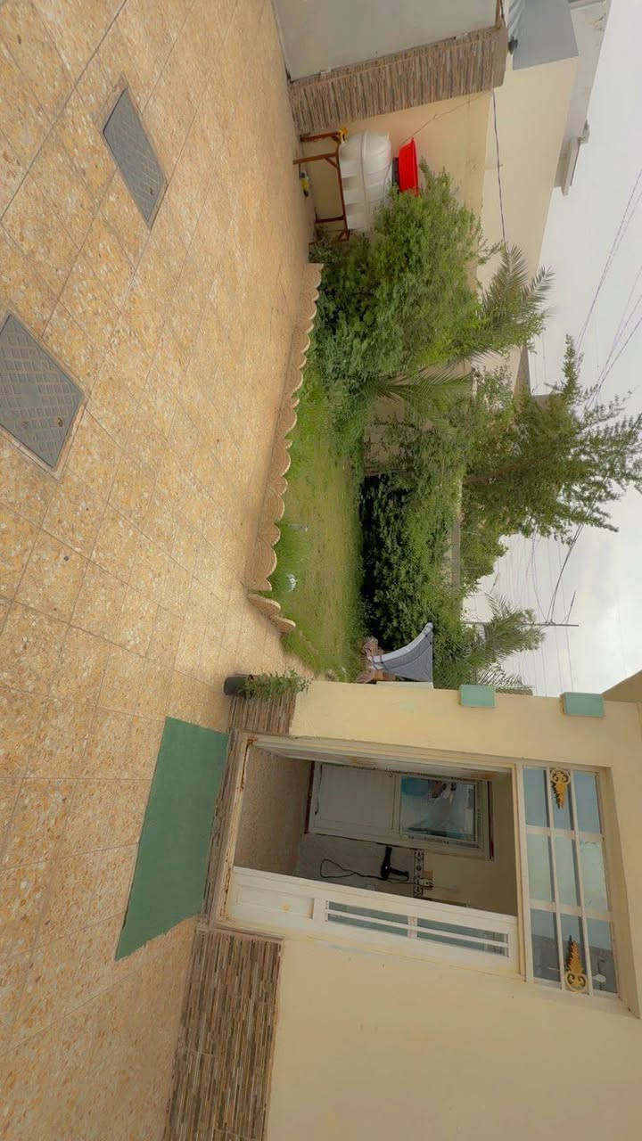 يا الله سلام عليكم بيت البيع مساحه 250 خلف تجاري شارع 12 مجمع بيتي الثاني يتكون البيت 2غرف نوم وصاله واستقبال ومطبخ وصحيات داخل وخارج بيت بناء درجه اولئ اكثر استفسار اتصال مراسله واتساب ***********
