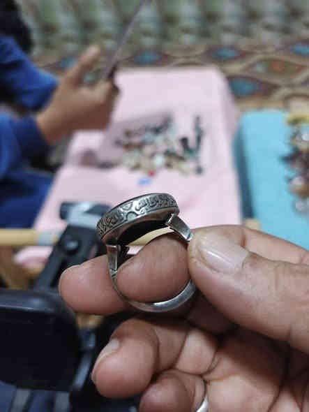 شفة العبد اصلي صياغه نقش ثقيل طول الحجر 2 سنتيم ونص ***********
