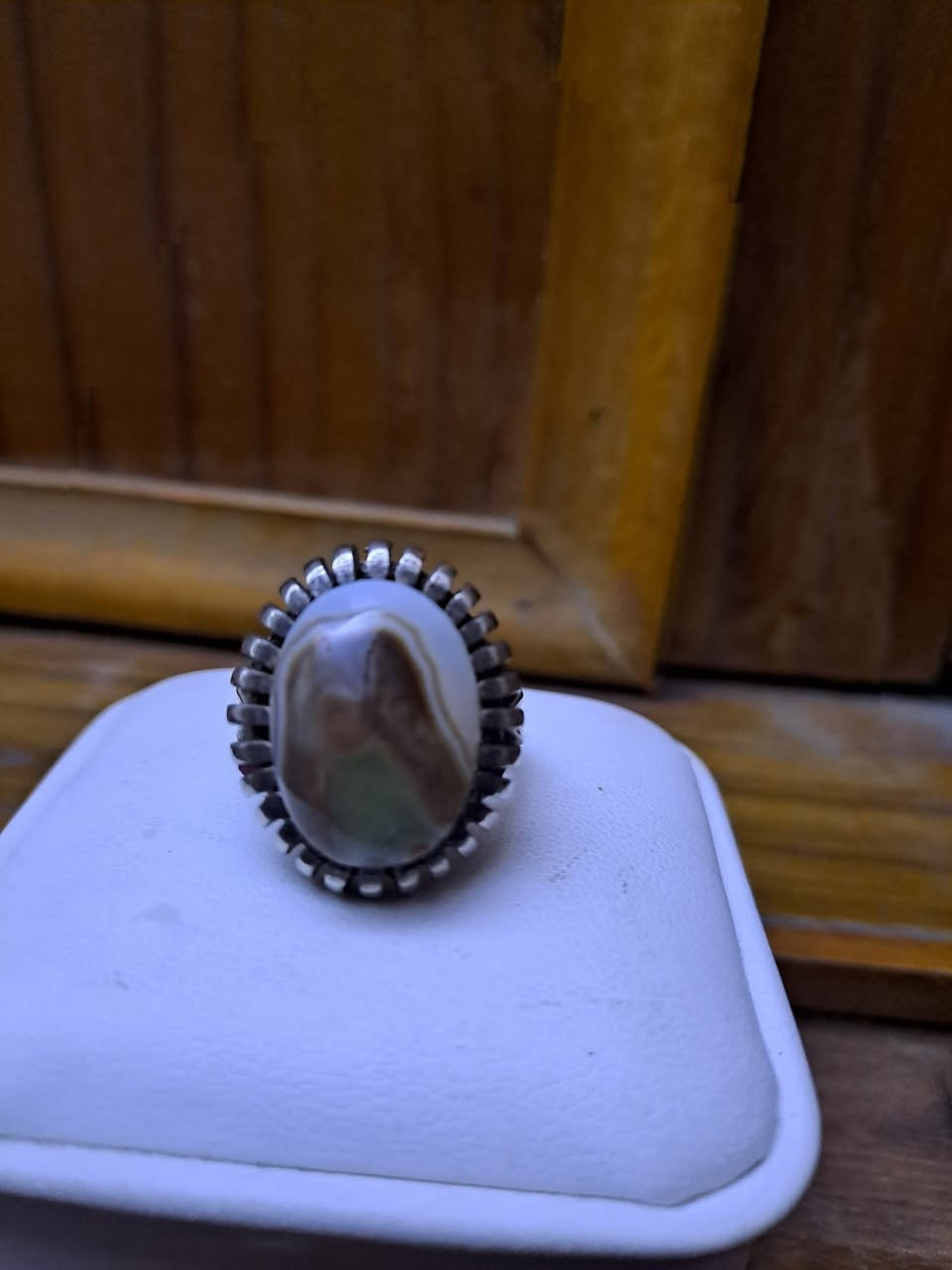 سلام عليكم من رخصت الدمن كلمن وسعره اقل واحد بيهن ١٣ غرام مصورات يماني ذمه صياغه ثقيل بس واحد سليماني وهم مصور مكاني بغداد توصيل ماعندي ***********
