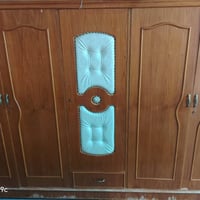 صندوق للبيع مستعمل  الطول 3 م العرض مترين سعر 300 بيها مجال  075023546...
