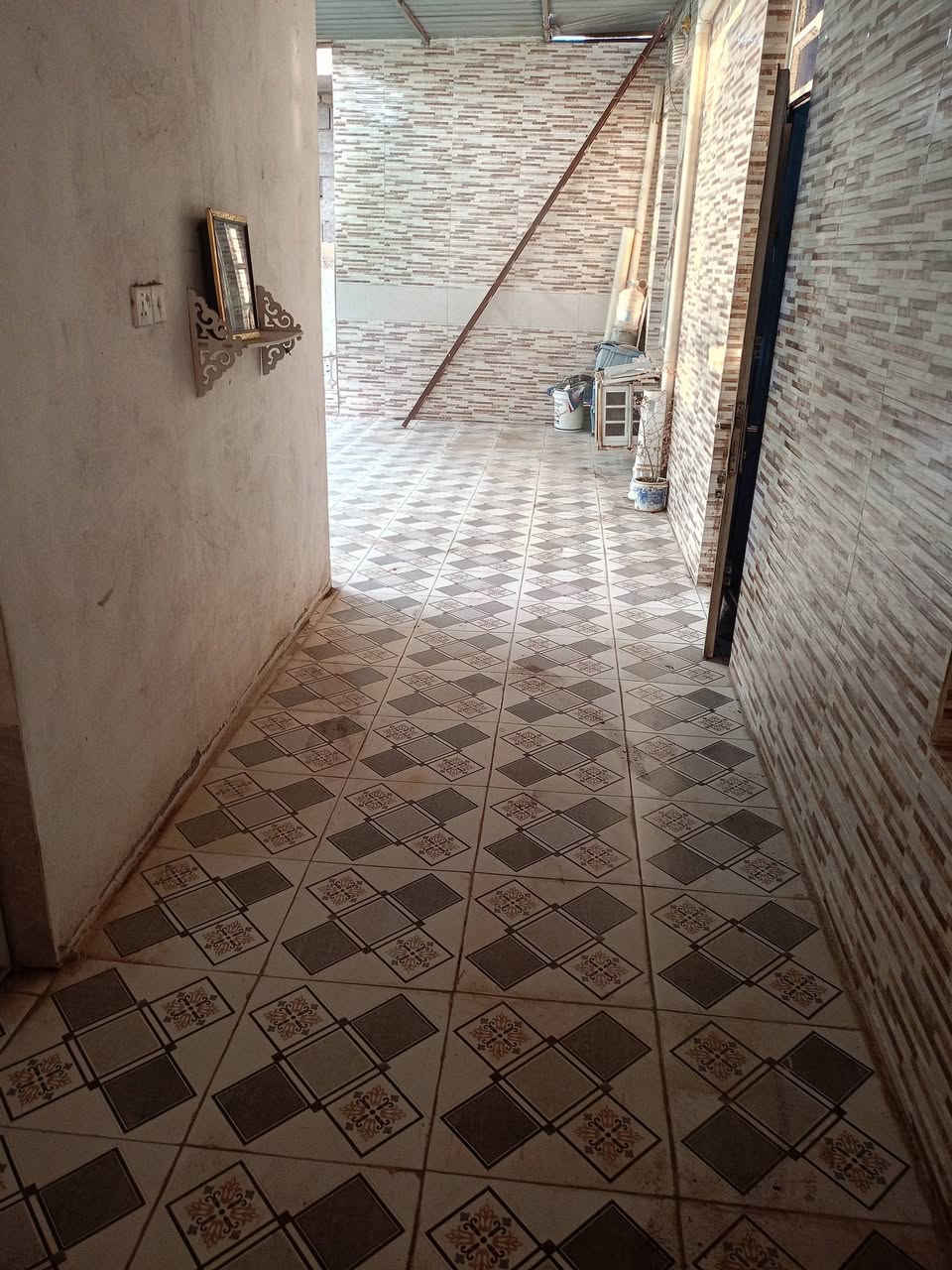 بيت للبيع مساحته 220متر طابقيين طابو صرف العنوان جسر ديالى القديم نهاية شارع 60 الاتصال ***********
