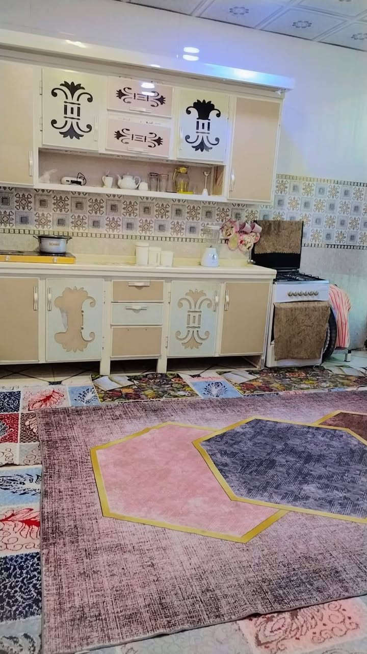 السلام عليكم ورحمة
دار للبيع
ابو آلخصـيب ابو كوصره قرب سنتر طه 
طابو زراعي سند 25 عراقي طابو أسود اصولي
المساحه الكليه 240
يتكون من غرفتين وصاله كبيره ومطبخ ودوانيه وكراج وحديقه 3 حمامات
يتوفر كهرباء ماء نت ظوئي في المنطقه شارع بي اناره قريب عل التبليط 100 متر
بناء 2024
 متعوب عليه كله سيراميك
سعر 85
***********
***********
