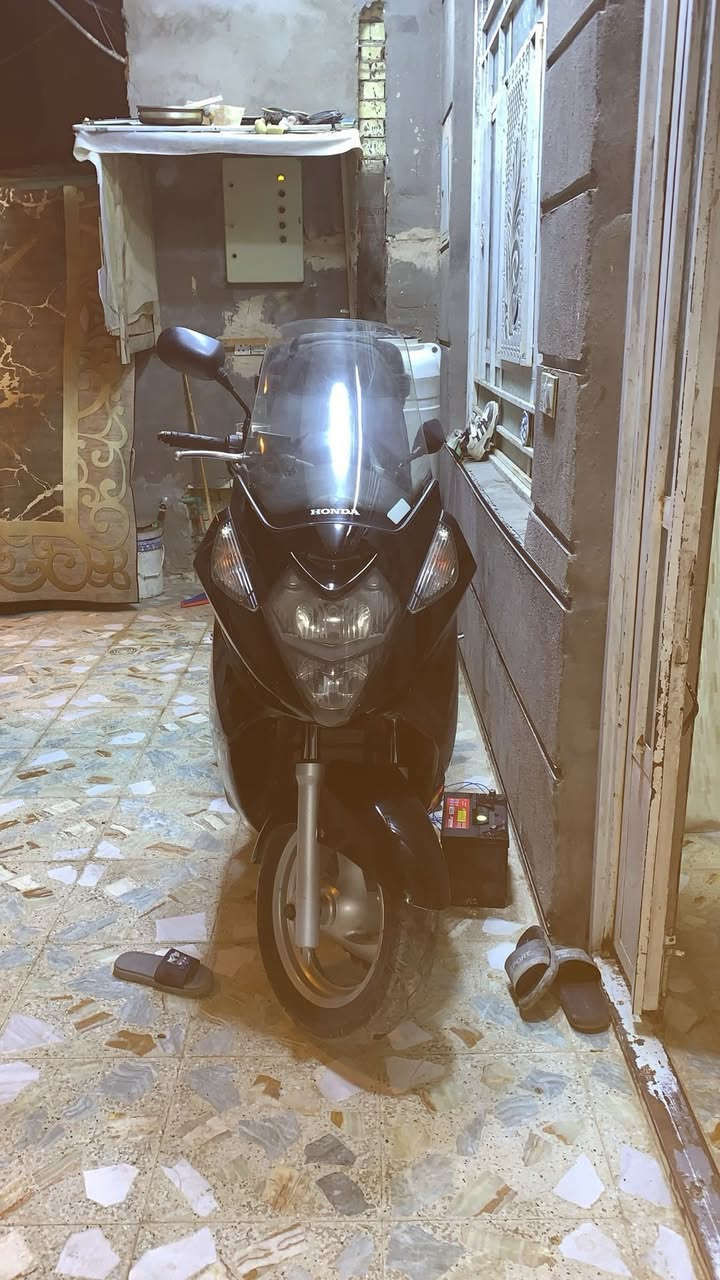 سلفر 400دراجه حلوه ومكفوله ما ناقصها شي ترايها حلو شلعه ومعدل مكاني بغداد رقمي ***********
