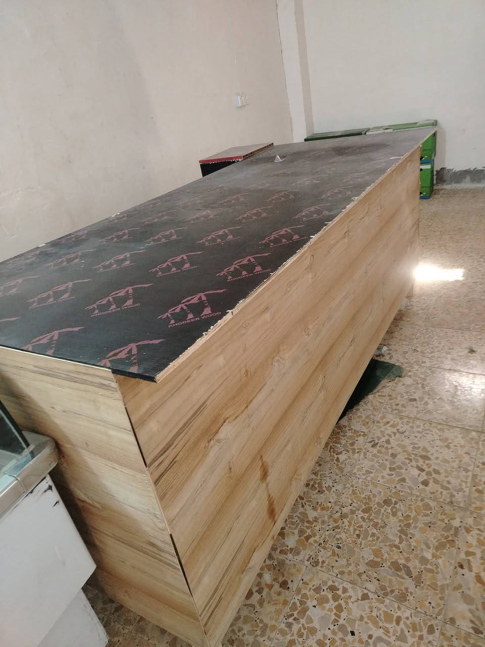 السلام عليكم برادات عمودي عدد ٢ براد مقبلات ميوزه عدد ٢ المنيوم وميز واحد خشب عنوان كربلاء قرب قنطرة السلام *********** اتصل وبيك خير ودلل
