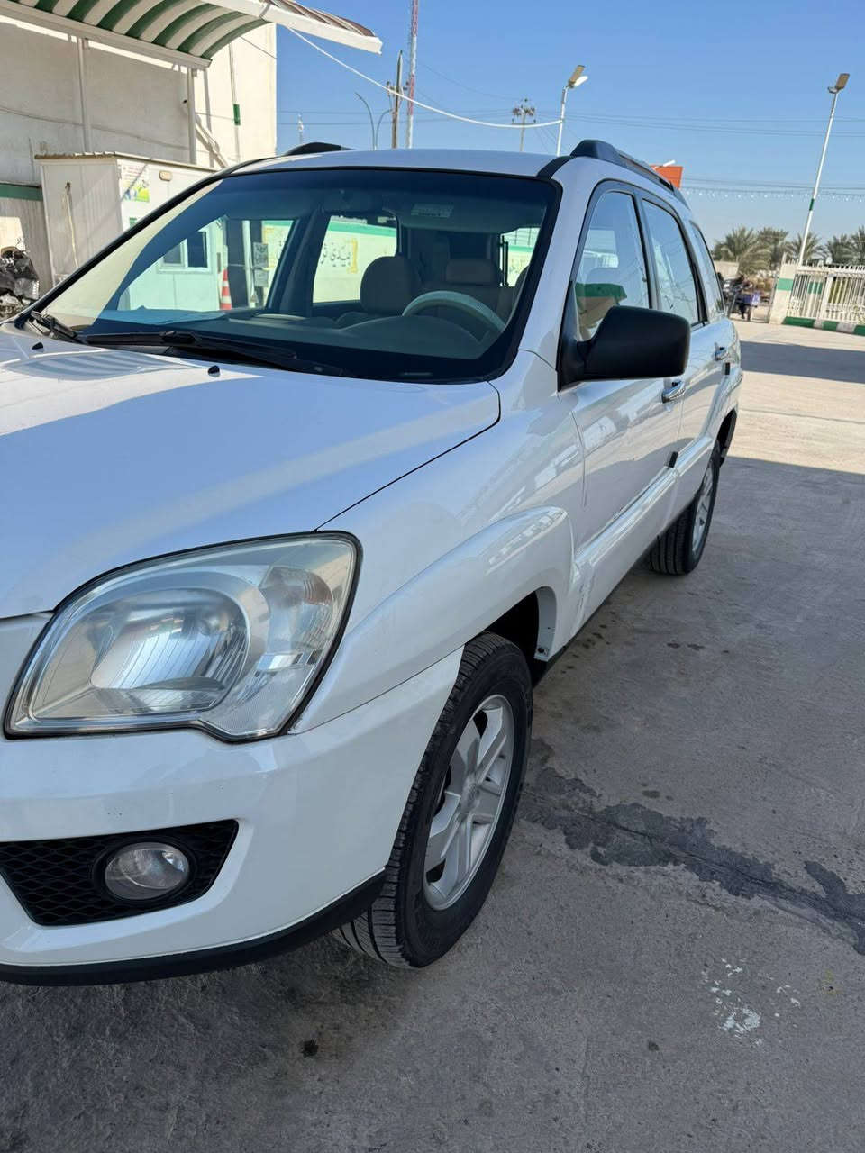 السلام عليكم سبورتج موديل 2009 خليجي رقم بغداد انكليزي تحويل مباشر باسمي. مكفوله من الصبغ والفتح والضربه 

التفاصيل. 
1. حداديه نص عمر 
2.بيه بارد في قليل في باب السائق اثر طخه دراجة 
العنوان كربلاء الحسينيه قرب محطة وقود الابراهيميه 
***********
السعر 122ورقه. وبيه مجال حك الجيه..
