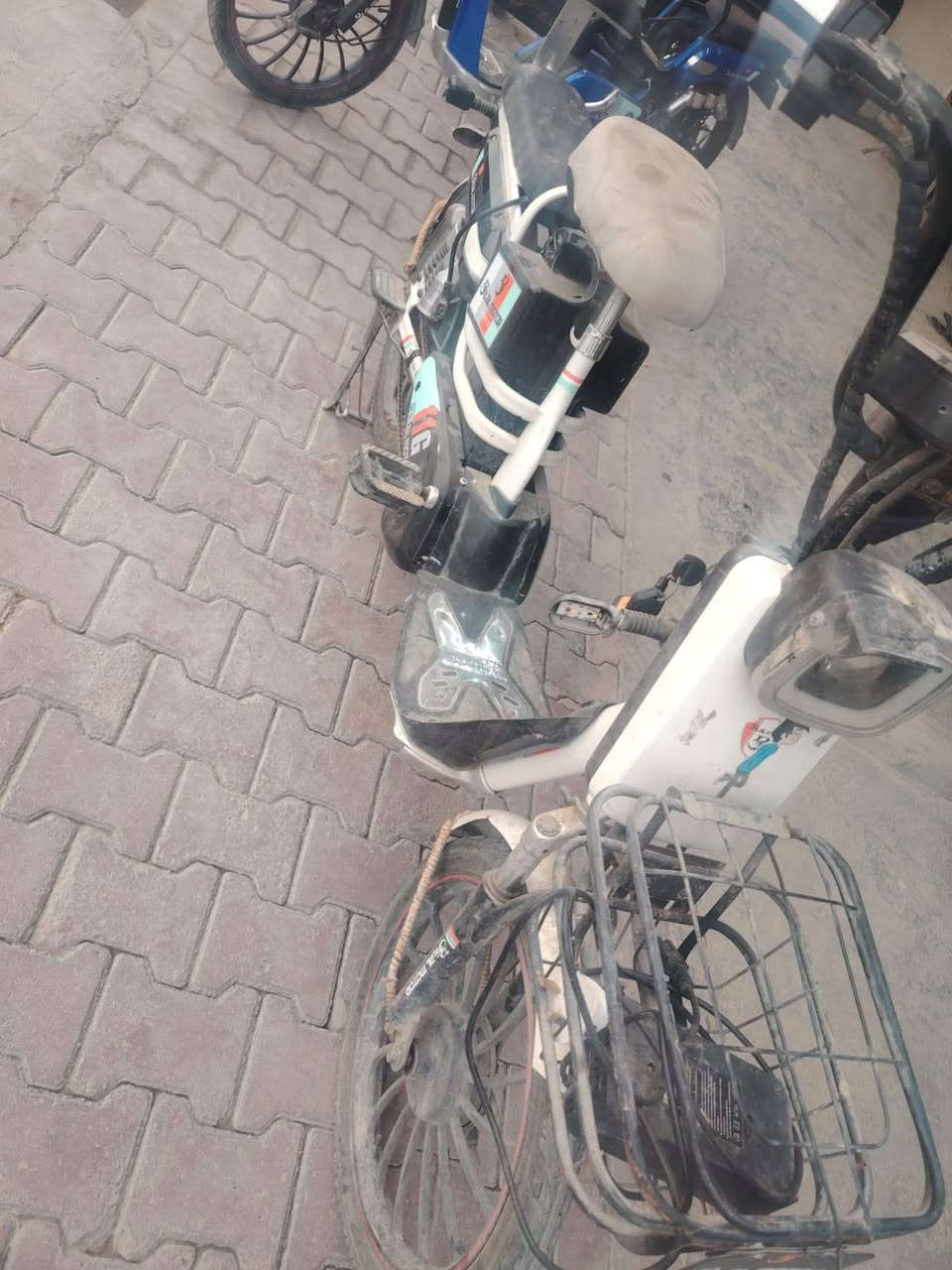 من رخصت ادمن دراجه شحن البيع بطاريت جدد البيع ***********
