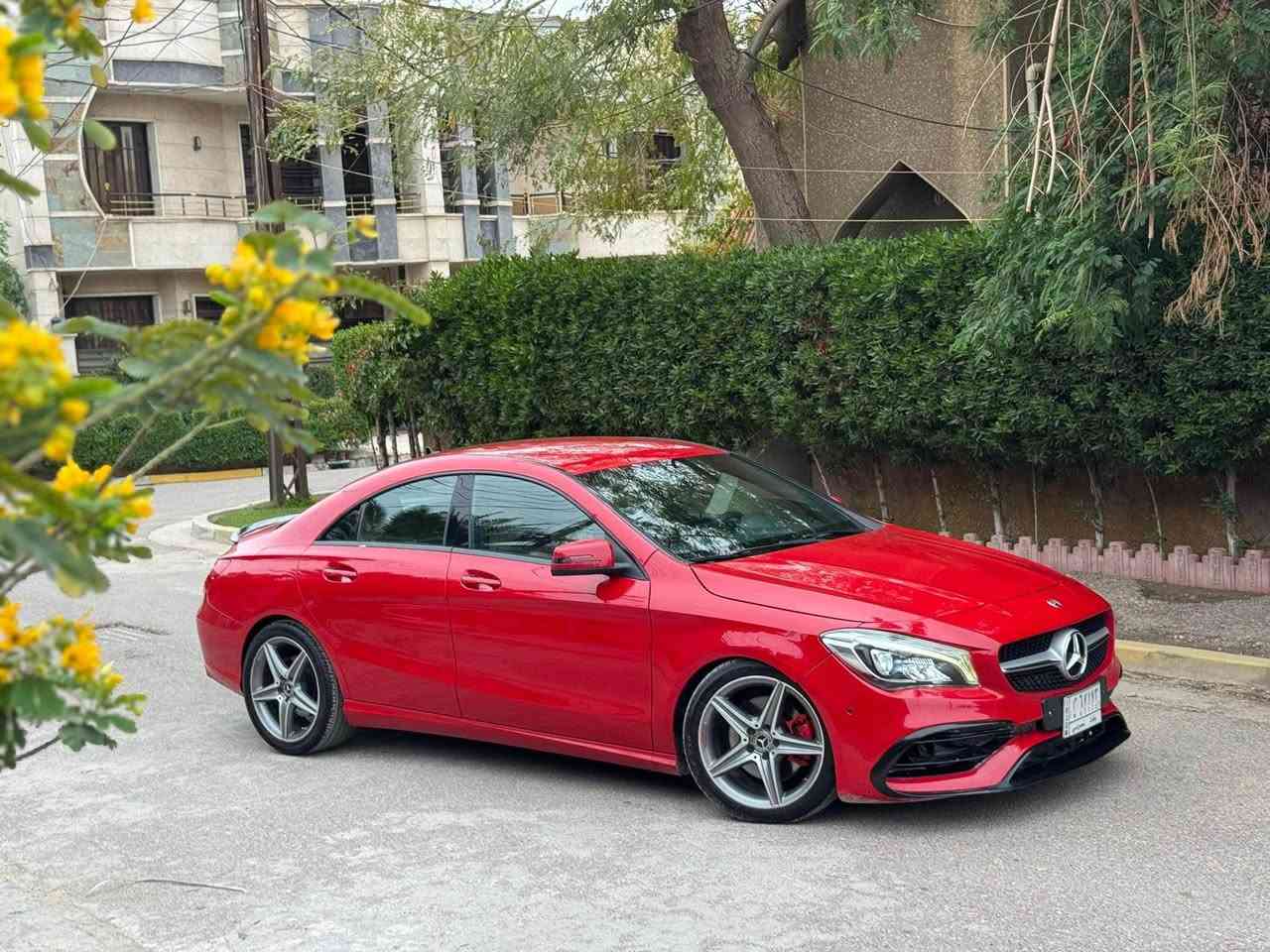 مرسيدس CLA موديـل 2018
وارد امريكي حادث جاملغ سايق مع الباب 
باب مبدل نفس اللون بلادي والجاملغ مصبوغ
ايربالك بردة فقط وصور الحادث مرفقة
داخل اوف وايت
شاشة كبيرة
محرك 2000 بحالة جيدة جداً 
رقم بغداد
مكان السيارة السيدية
سـعر ١٧٠ وبيهه مجال بسيط
*********** بغداد, العراق
