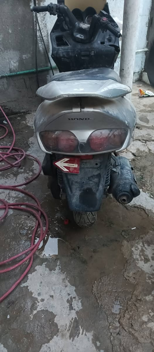 السلام عليكم دراجه للبيع فرصه بس مكنتها لطشه ب 150 قفل ***********
