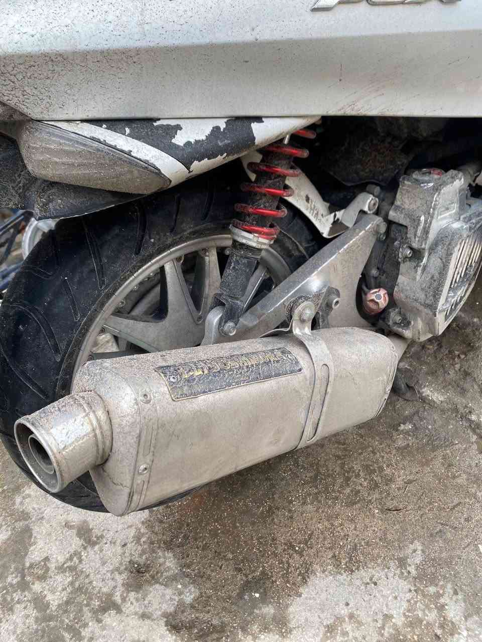 السلام عليكم دراجه بي سي اكس الجيل الأول  150 الدراجه محركها خير من الله شلته و معدل كهربائيات كلها شغاله نكره سلف بيها تزويد ويلكب فج و صينيه و تطواله و قطره دهن و شيال وبعد بيها دبلات وهواي شغلات الدراجه خير من الله السعر 1500 وبيها مجال المكان الغزاليه شارع المركز الرقم ***********
