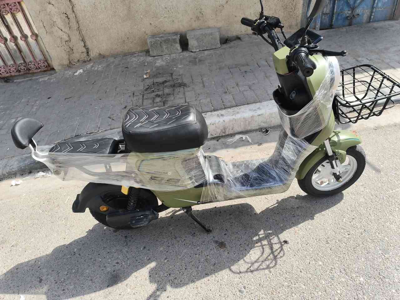 ار 9 دراجه تفاصيله 5 بطاريات 32 امبير ملف 2000 دراجه ما ناقصه شيء تجي وتشيكه بطارياته على مسوليتي دراجه رزنه وسريعه قراضه كامله مرايات سله كفات سويجين بصمتين وكارت سعر 375 ***********
