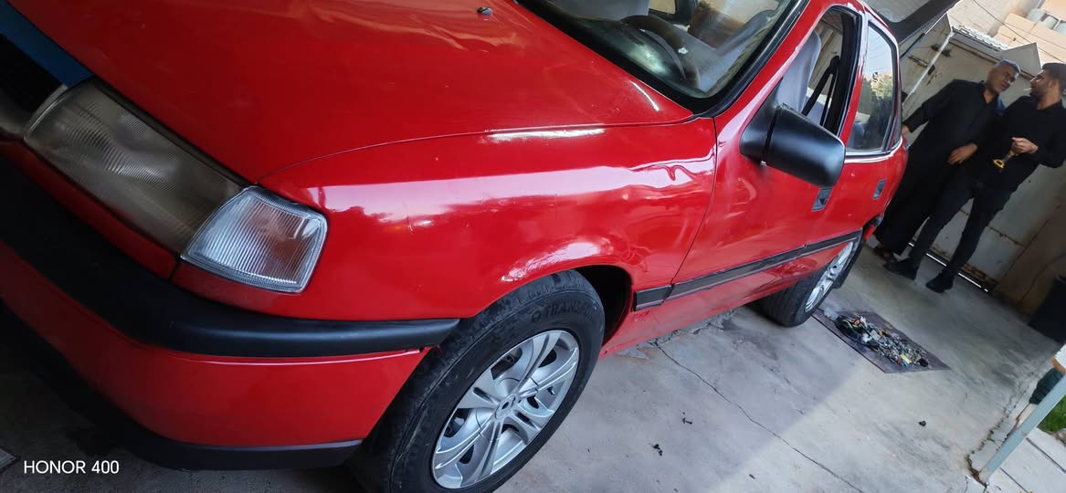 فكتراه مشروع وطني موديل 1990اربع بيبان قماراه وضع شريكه بدون صبغ سياره مكفوله من ضربه محرك 20شرط لاصرف لابخار كير بشرط بيع مستعجل شرط تحويل ولغرمات  سياره مال بيت كله عله بلاد بس مونيد جامرلغ امامي مرشوش بدون ضربه عنوان كركوك سعر 38بيه مجال بصيط ***********
