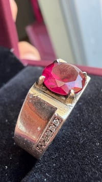 خاتم من نوادر الياقوت البورمي  بصيافة ايطالية وحجر  طبيعي   0772970560...