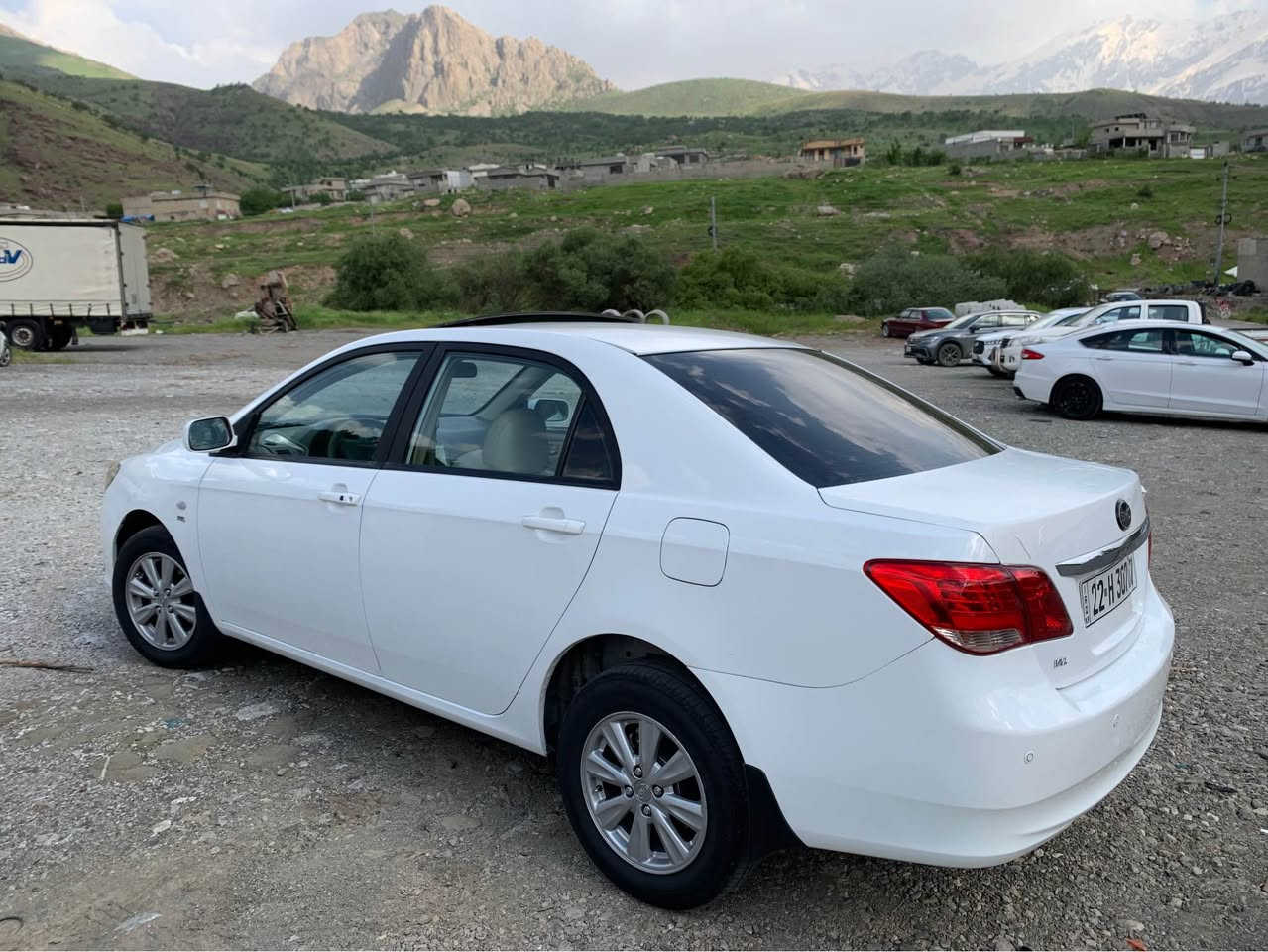 بیوایدی مۆدیل ٢٠١٤ رەنگ سپی سەیارەکە هیچی نیە تەنها تەزرەی هەیە بێ بۆیاغە سەیارەکە فول مواسەفاتە تەنها گێر عادیە سلایتە بەسمەیە کوشن جلدە سەیارەکە لە شەریکەوە تاکو ئێستە ١ دەستە بەناوی خۆمە رەقەم و سەنەوی نوێیە تاکو ٢٠٣٠
رەقەم تەلەفۆن:***********
شوێن:سۆران
نرخ:٦٤ مرغصور, أربيل
