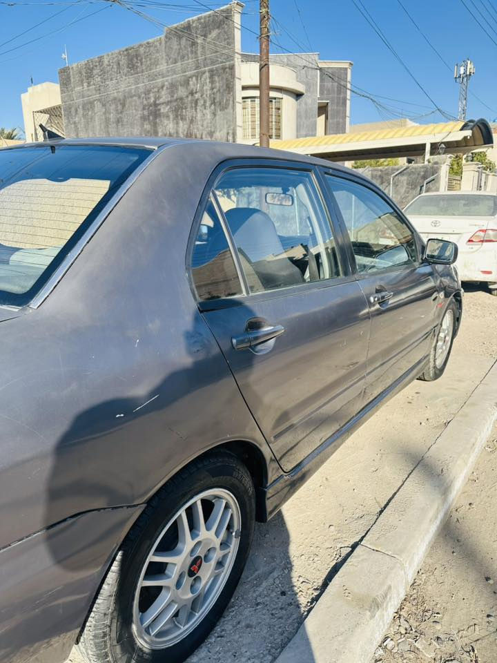 لانسر للبيع موديل 2005 امريكي أوتماتيك محرك وكير مكفول صدر يحتاجله ترتيب جام كهربائي كله شغال داخل نظيف شاشة وكامرة السيارة عليها ادامة نوزلات جديدة فيت بم لايت زنون شمسي  بيها سستم صوت مرتب سعرها 68 وبيها مجال بسيط مكاني بغداد حي الخضراء ***********
