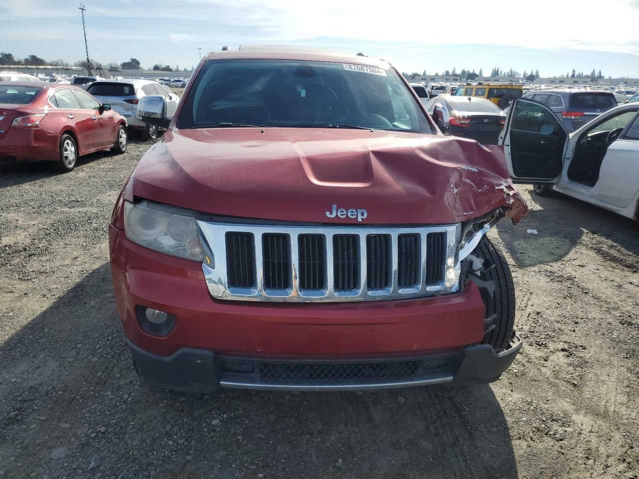 جيب 2011 هيمي 8  سلندر فول موصفات فتحه بيها قطعتين صور الحادث مرفقه بيع مستعجل 123 ورقه بسبب ضرف 
‭٠٧٨١ ٤٣٦ ٢٠٣٧
