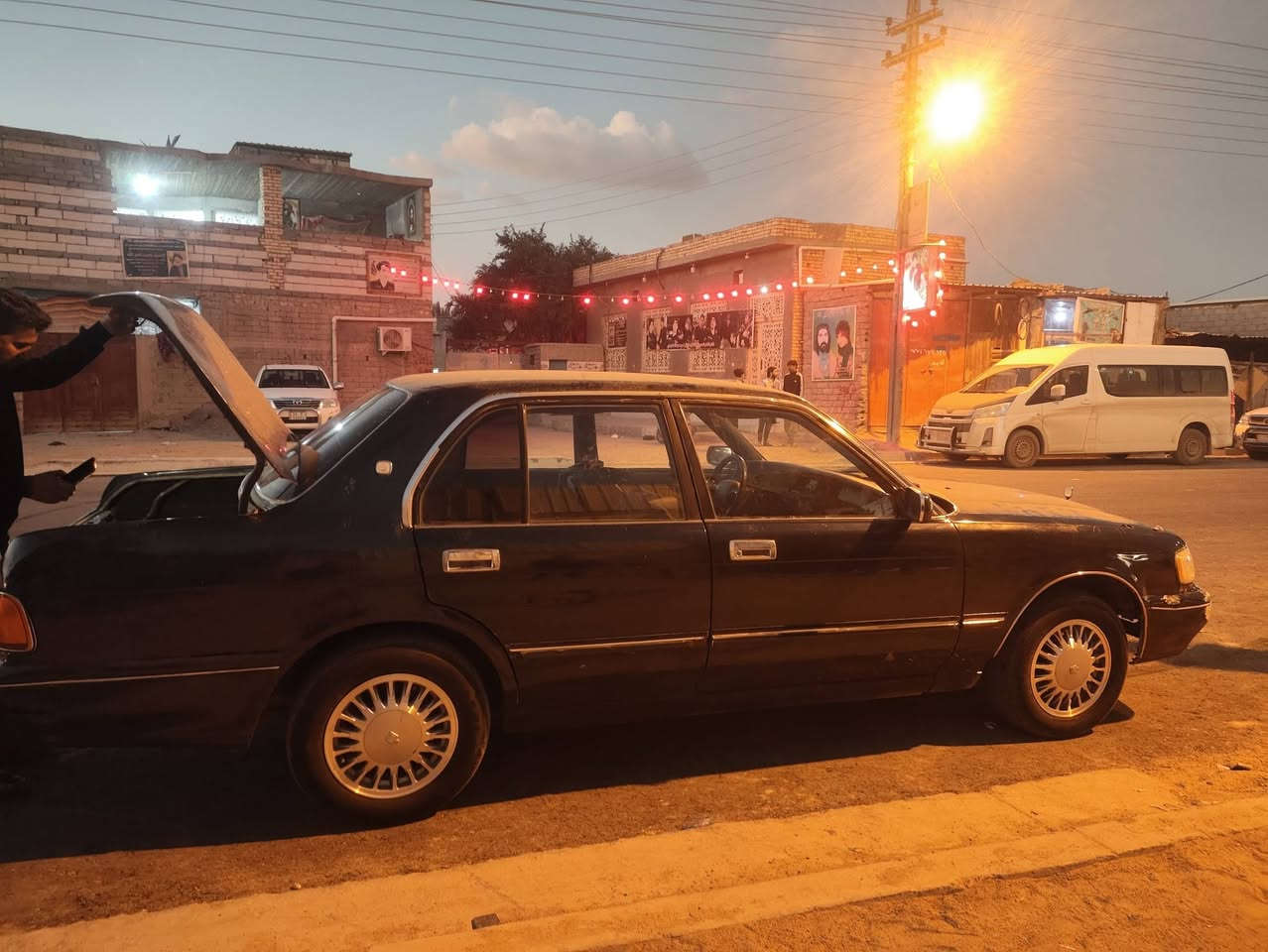 السلام عليكم
للبيع تيوتا كراون ( ارنب ) ايسر بلاد 
مديل 1993 سياره جاهزه
تخم تاير + حدادة + رنكات جدد
السنويه بعد شهر تنتهي 
بيهه حادث جاملق خلفي جهة اليسار 
محرك وكير جدد
السعر 57 ورقة وبيهه مجال
مكاني البصرة المدينة 
هاتف: ***********
