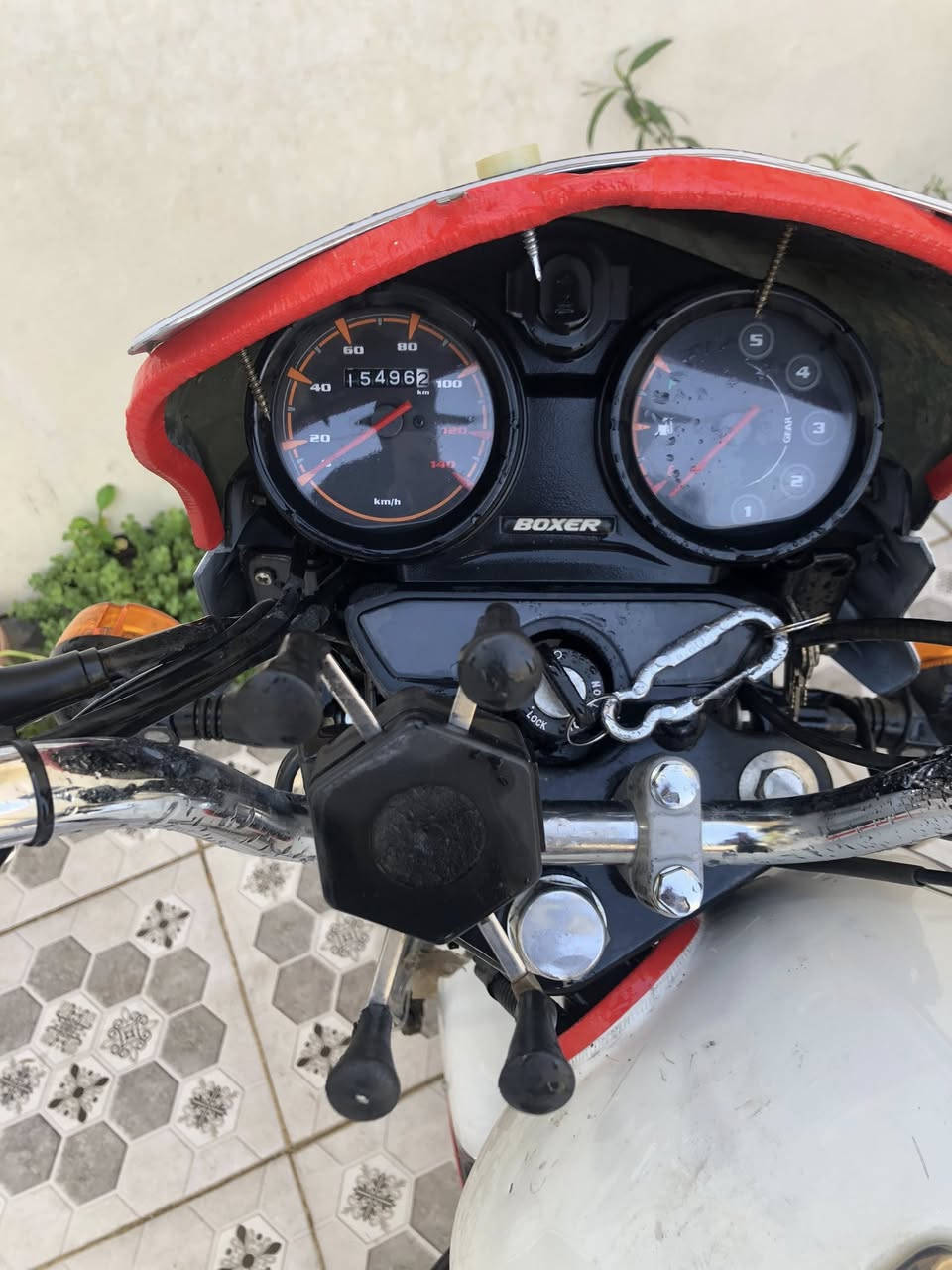 السلام عليكم بوكسر جديدة موديل ٢٢ ماشية ١٥ الف سعرهة مليونين قفل من الاخير
مكاني محمودية بغداد  رقم ***********
