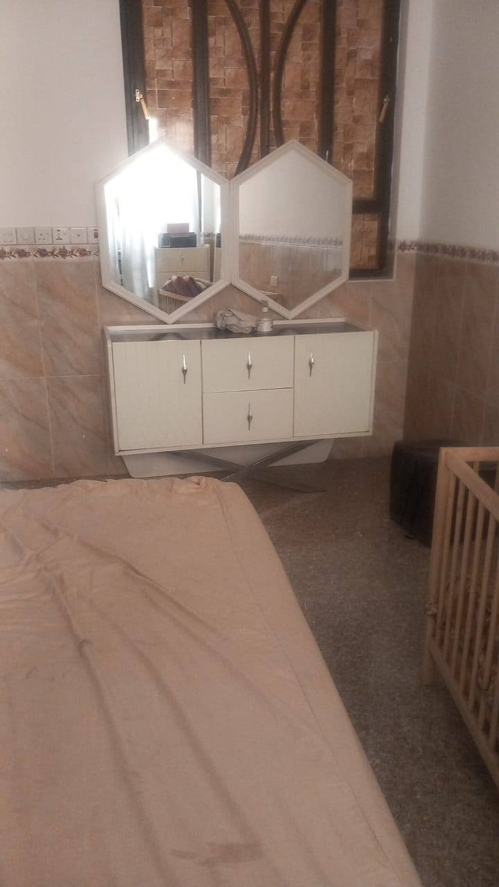 السلام عليكم غرفة نوم تركية للبيع نضيفة جدا استعمال قليل السعر 850 الف مكان بغداد الدورة موبايل *********** يوجد وات ساب
