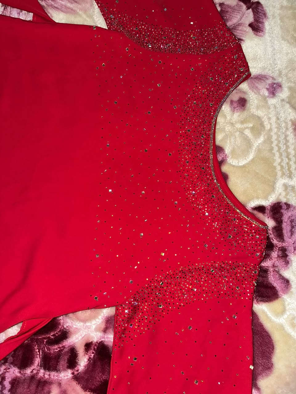 فستان احمر يجنن
كله كرستال ولا شذرة واكعه منه ويرهم للحوامل هم لان كلوش قياسه 44/46 وبي حزام تتحكمين بي كلش حلو وراقي خليجي وقماشه يجنن سعره 25 والتوصيل مجاني داخل بغداد


**إذا كنت صاحب هذا الإعلان وتريد حذفه لأي سبب، رجاءا أرسل رسالة إلى الدعم الفني**