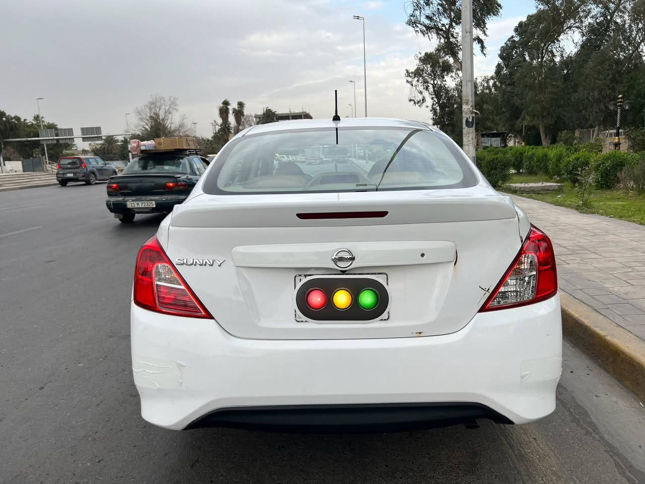 السلام عليكم للبيع سني هندي موديل ٢٢مكفوله من عده جاملغ الخلفي صبغ فقط سياره جديده ناعمه مدوشمه ارضيه كشنات صندوق تبريد ثلج تدفئه شغاله كلشي بيه شغال تخم تاير جديدمابيه اي نقص رقم بغداد تحويل مباشر السعر 105وبيه مجال قليل ***********
