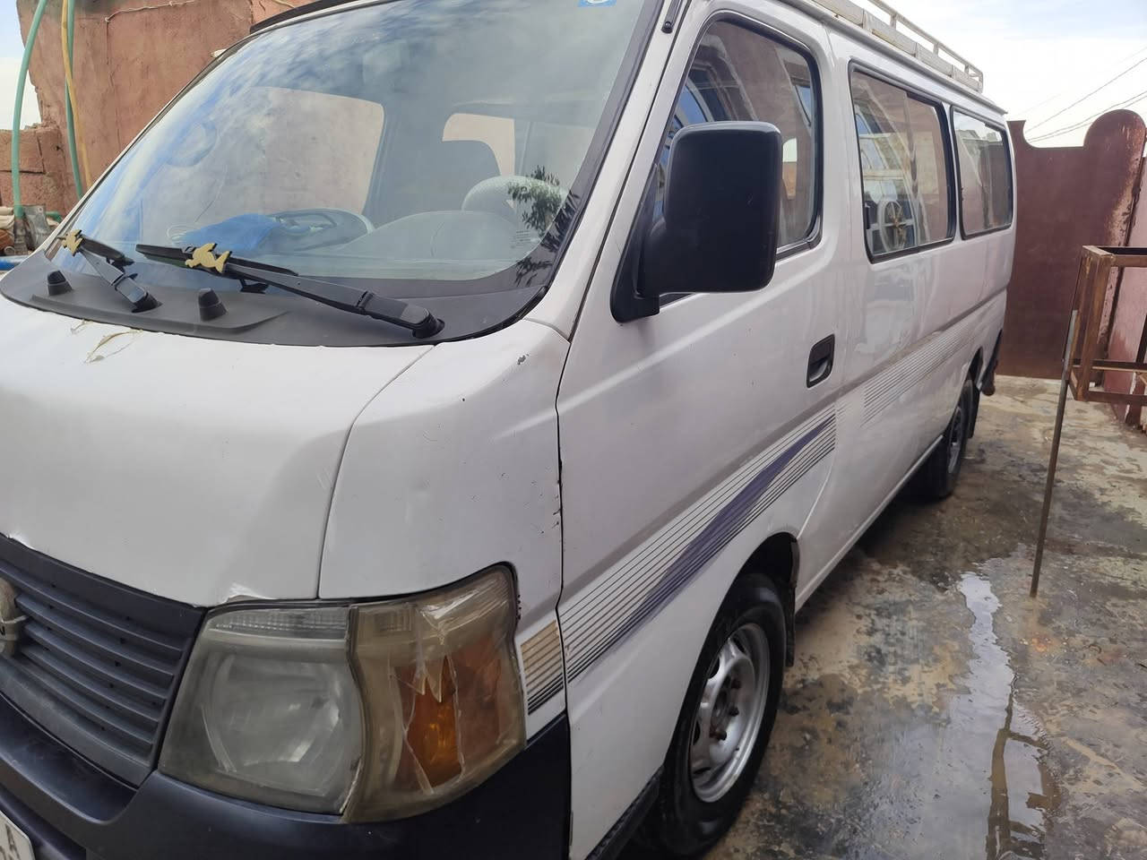 السلام عليكم يورفان للبيع 2010 بسمي مصفرة هيئة وغرامات كير ومكينة خير من الله بيهه ضربة كدام السايق والجنطة بيهه خسفات مثل ما واضح بالصور والربع يم قبغ البانزين كلشي واضح بالصور السعر 112وبيهه مجال ***********
