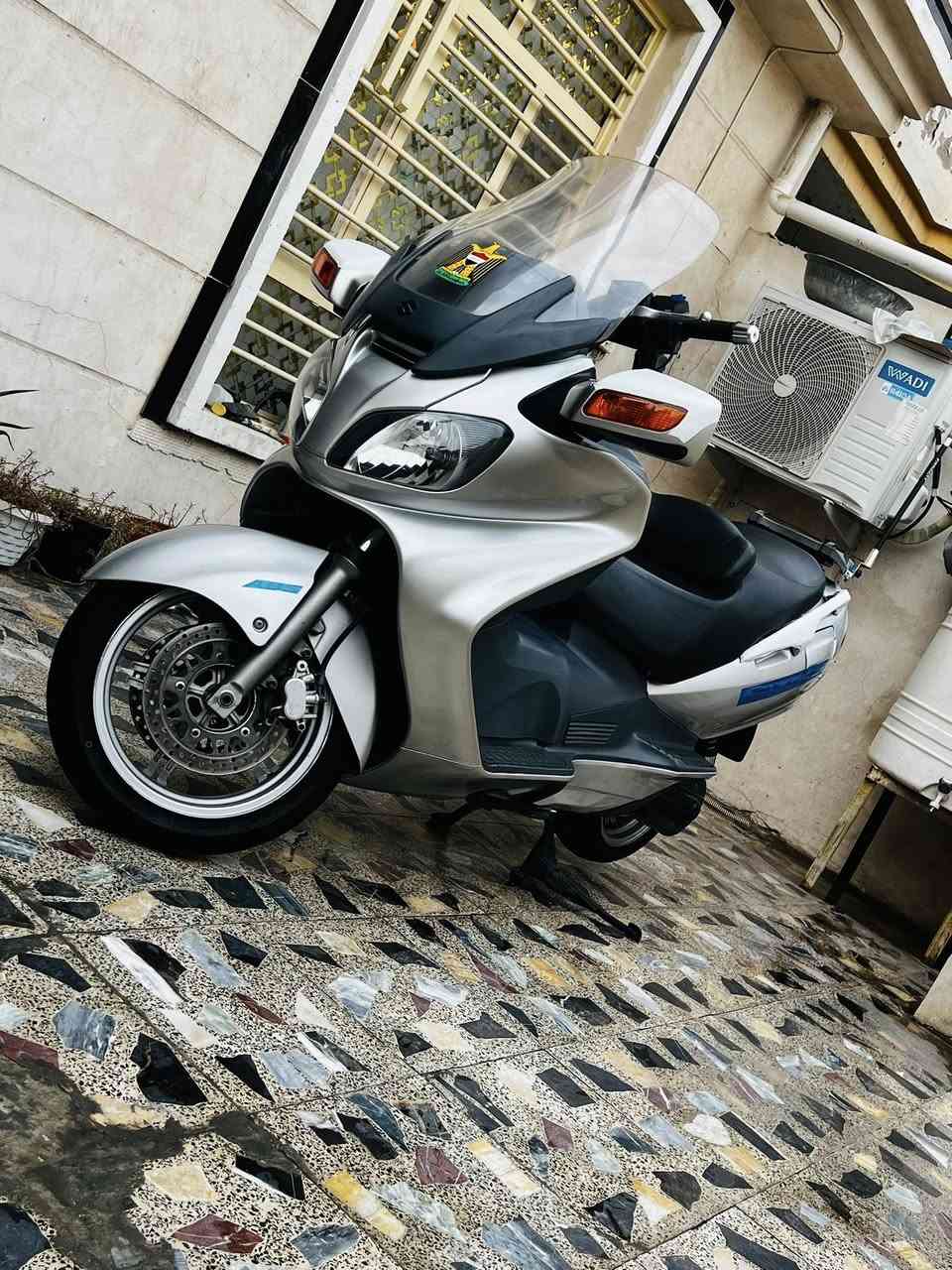 اللهم صل على محمد وال محمد 
سكاي ويف 650 فول مواصفات بحالة الوكالة ماشية 20 
ميكنه هاون 
مكاني بغداد 
***********
