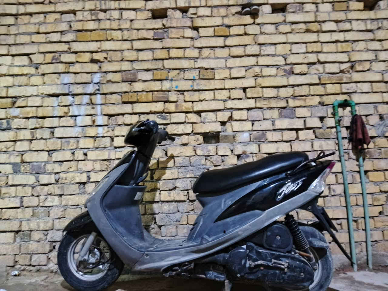 دراجه ماكس قجمه البيع الدراجه نضيفه صارلي شهر من نزلته من الحاويه دراجه شلعه ومعدل بوشه 49
رقمي ***********
