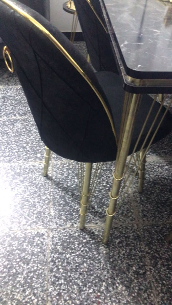 ميزطعام واربع كراسي نظيف جدأ ب٢٠٠قفل


**إذا كنت صاحب هذا الإعلان وتريد حذفه لأي سبب، رجاءا أرسل رسالة إلى الدعم الفني**