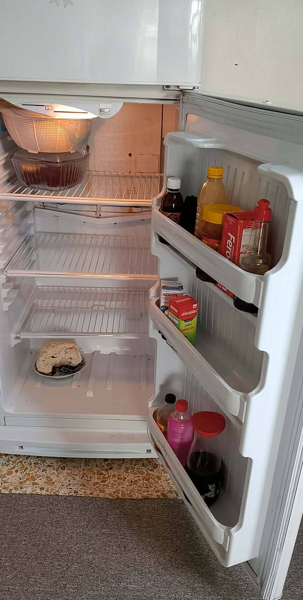 ثلاجه حجم كبير نوعيته كونكورد شغال على فحص
ب300
مكان حله محاويل حي ابو سديره 
اليعنده غراض او غرف نوم انشرهن للبيع والي نسبه بسيطه يتفضل خاص


**إذا كنت صاحب هذا الإعلان وتريد حذفه لأي سبب، رجاءا أرسل رسالة إلى الدعم الفني**