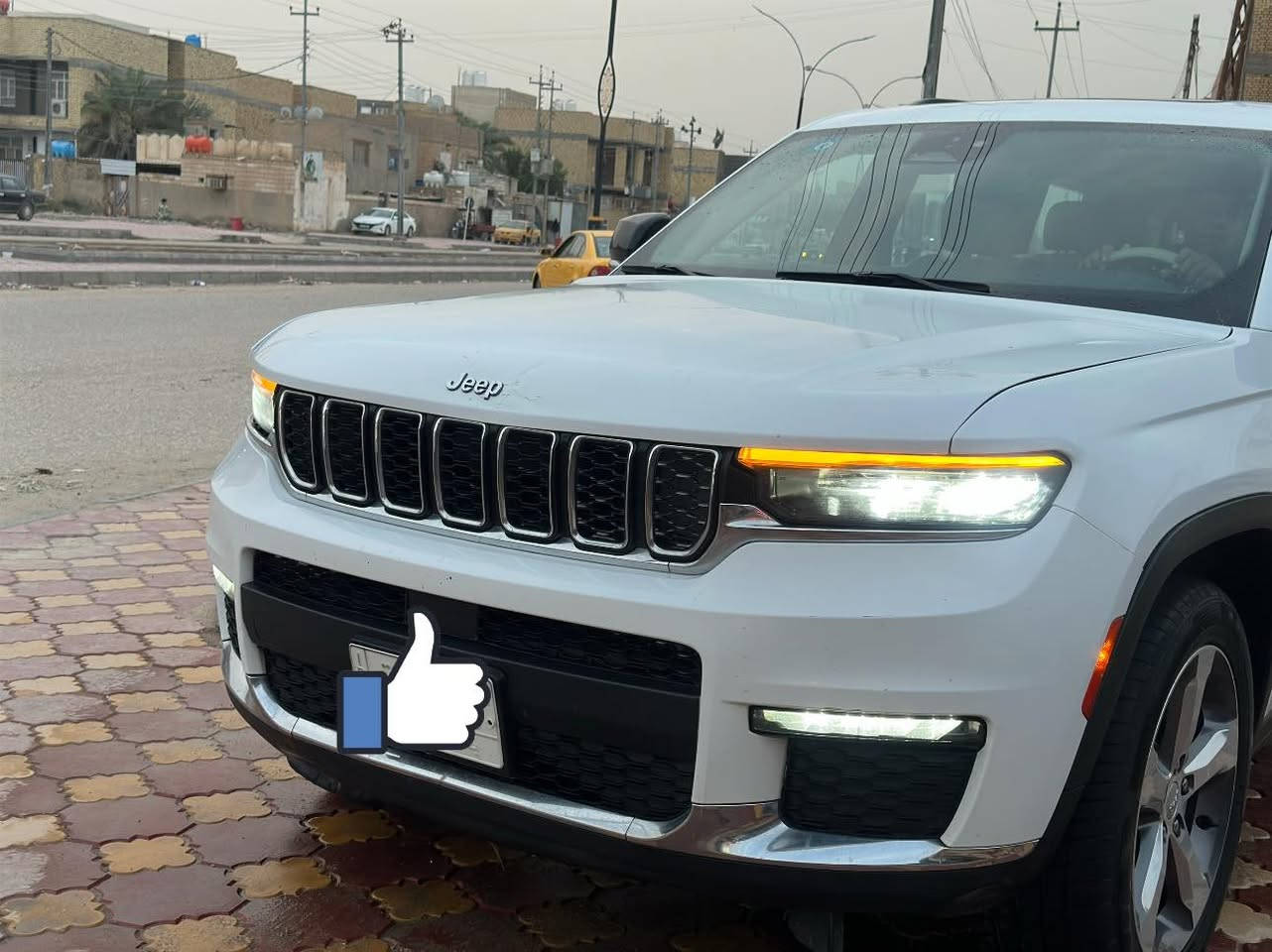 سيارة جيب شيروكي لميتد 7 راكب خليجي موديل 2022، 6 سلندر، ماشية 82 الف، فول مواصفات، فتحة بالقمارة وتحكم ستيرن، 3 قطع تبريد. 
بيه بارد بسيط جدا بالبنيد.
تحويل مباشر بأسمي رقم بغداد 
ما متواجد على الفيس 
رقم الهاتف ***********
