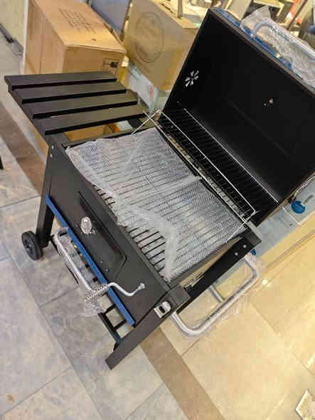 متوفر شواية فحم نوع باربيكيو لجميع انواع المشاوي حديد وزن ثقيل اختصاص جميع المشاوي جرارات تحكم درجة الحرارة ومجرات ضغط مقياس قطعة كامل مواصفات مناسبة للحدائق والشاليهات للاستفسار *********** واتساب أو خاص
