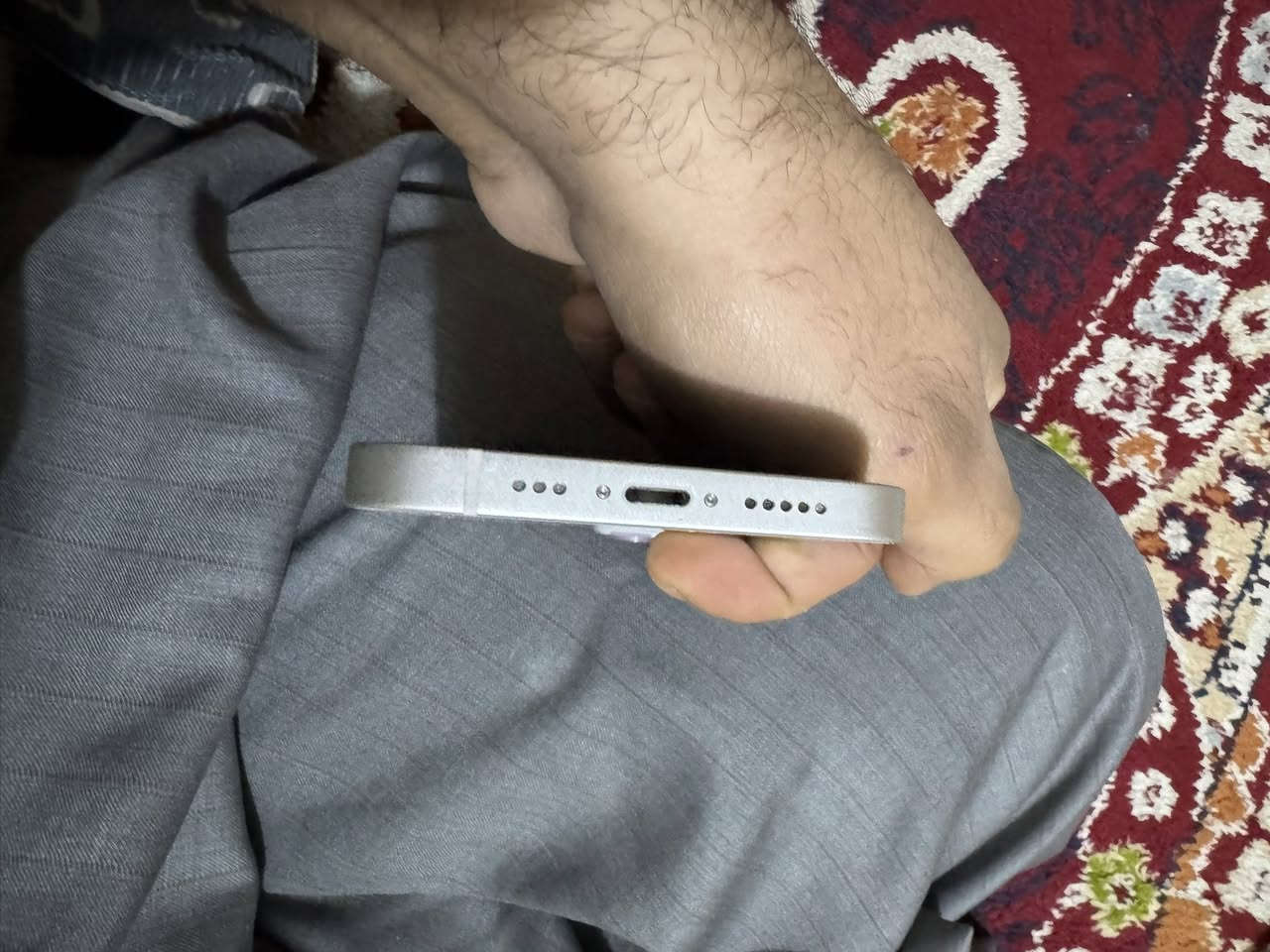 سلام عليكم 
ايفون 13 عادي 
ذكرة 128 
بطاريه ‎%‎88 نزلت سبب تحديث جديد
جهاز شخط مابيه + مكفول من كلشي 
وصل شراء موجود عندي 
وضمان صاله شهرين من خلص 
وتجي تاخذه من باب البيت واي ضمان تريد انطيه بيه عادي  
مكاني بغداد الشعلة /***********
السعر 500 وهذا سعر لان جهاز نظيف 100‎%‎ وانطيك بيه ضمان اذا تريد
