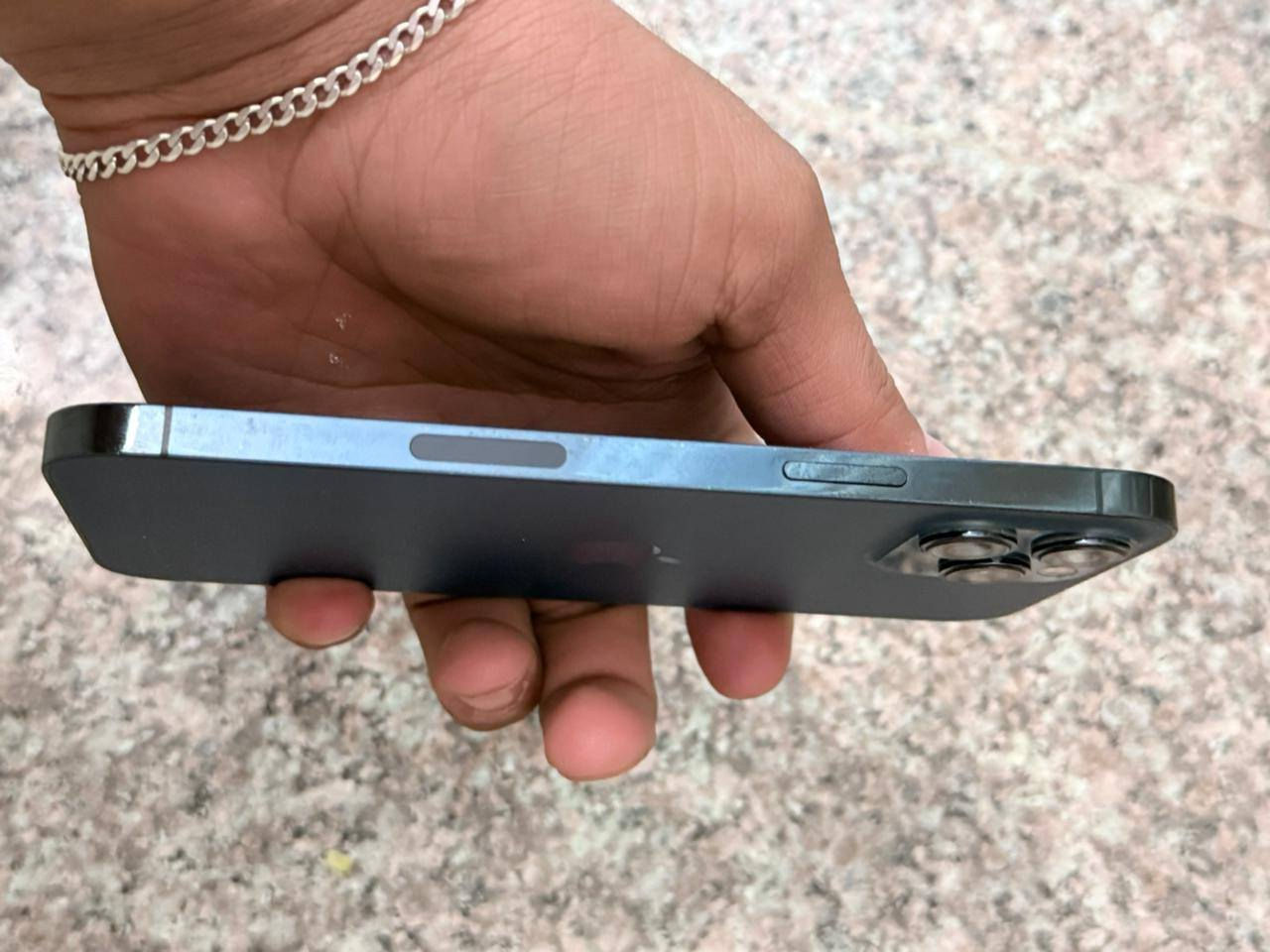 ايفون 12 برو ماكس الجهاز ما مفتوح 
ذاكرة 256 
بطارية 79
العنوان بغداد ***********
السعر 375 قفل
