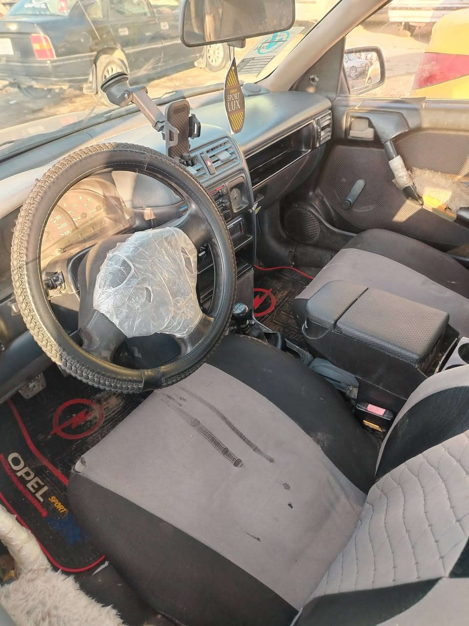 السلام عليكم فكتره حجم 20 مديل 91 رقم نينوى سنويه جديده شرط التحويل محرك كير اطارات باتري فحته بل سقف باور اي بي اس طخم كلو جديد السعر ٣٥  وبيها مجال مكان السياره موصل كراج الشمال *********** اسيا ***********
