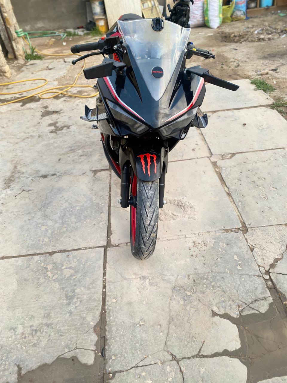 السلام عليكم 
دراجة بطح دايون للبيع 
مديل 2024/ محرك 200 
دراجه برغي ممفتوح بيها 
كلشي شغال بيها 
تشتغل عن بعد 
الدراجه صالنصتها الاصليه شلتها لان صوت مزعج فمخلي صالنصه كاتم 
الدراجه خير من الله تاخذها ماتفكر بيها وتجي تفحص وتشوف وتاخذها لمصلحين وتشوفها 
بس الدراجه بدون اوراق 
للمعلومة اسويلك مكاتبه بيها عن السرقة والعشائر  وعن كلشي واكفلها الك من مكينه وكير  ومن كلشي وشتريد اذكر بالمكاتبه 
سعرها 1/400 مليون واربعميه وبيه مجال لشراي 
خاص مفتوح اواتصل ع الرقم *********** وتدلل
