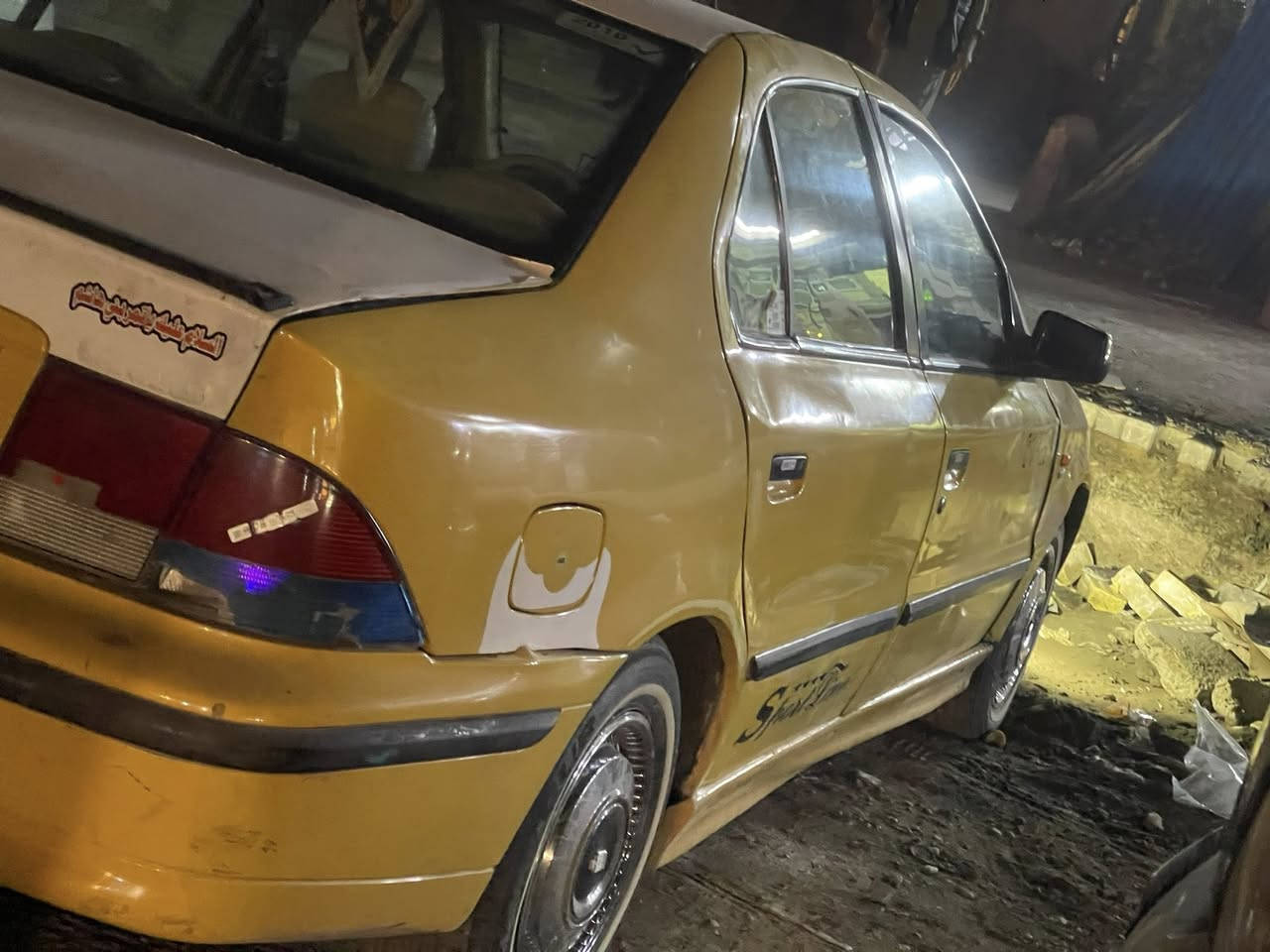 السلام عليكم 
سمند موديل 10 سياره جاهزه كير مكينه مكفولات حداديه نضيفة صدر امامي خلفي جديد كهربائيات كله شغال تخم تاير خط ابيض جديد ترايك وين ماجان  راعيها ماندله ابيع اتكفل سرقه وعشائر فقط 
رايدها 16 وبيها مجال حك الجيه 
مكاني بغداد البلديات رقم ***********
