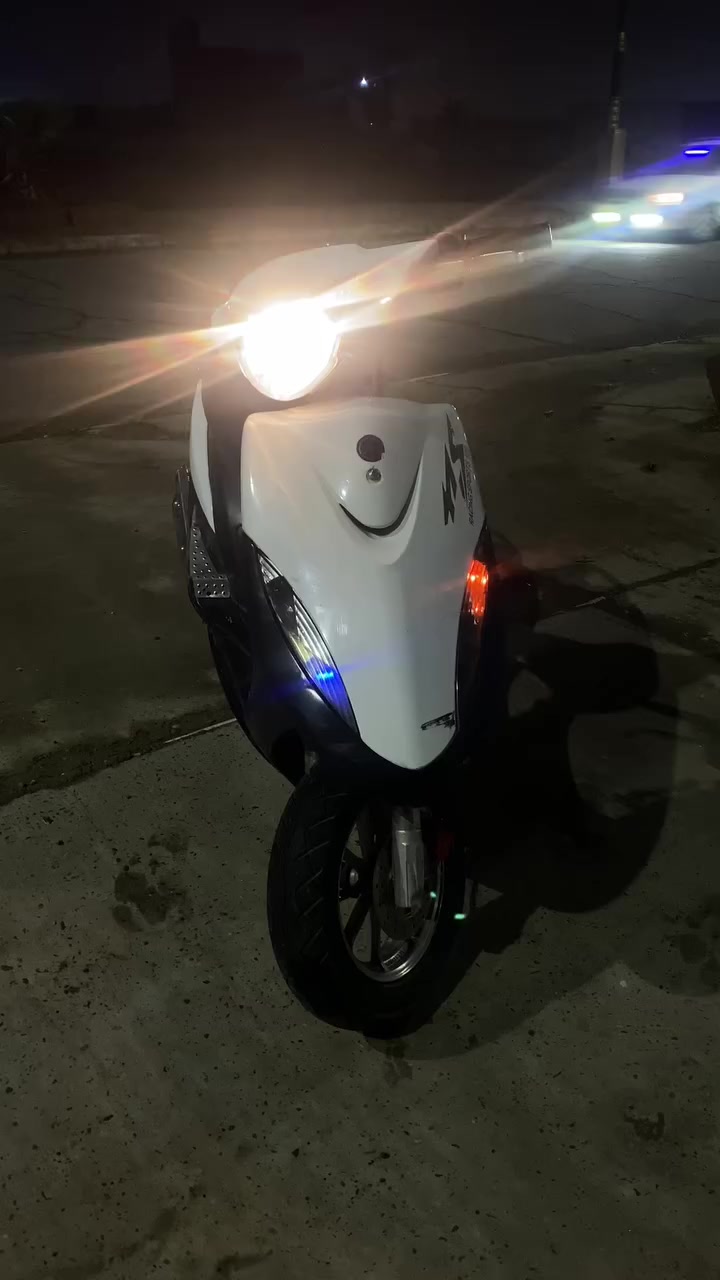 السلام عليكم

ماكس عدله مفوله للبيع 

الدراجه مناقصها شي اصعد وطلع انطيك شرط

محرك 55اولً فتحتها شرط 

كهربائيات كلها شغاله 

تزويد خارجي

سعر خاص 

رقمي ***********
