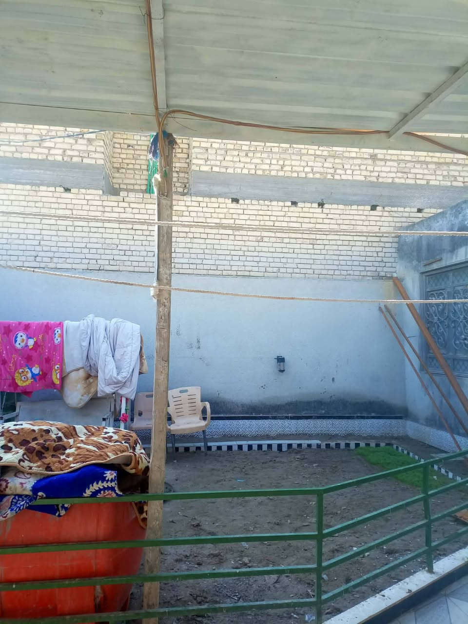 بيع للبيع مساحه 250 حي الزهور رقم صاحب البيت ***********
