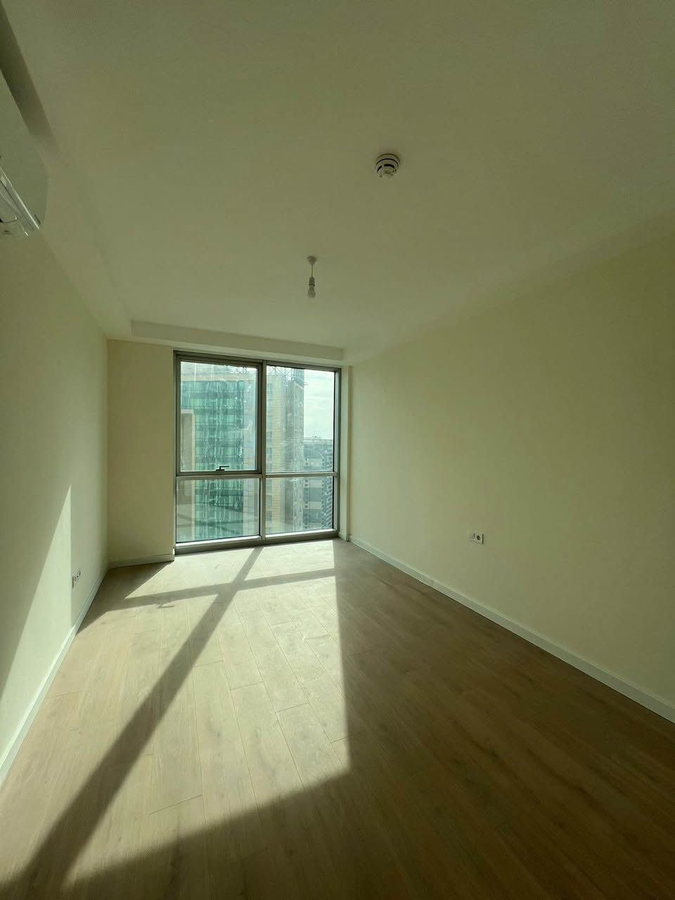 Available 2+1 unfurnished at empire new wings 

Size/168m  

price/750$

Details/W3 floor 22

I would love to know what you’re looking for in a new home to give you exactly what you want, once you decide on a place, i will always accompany you with every step of way and will make sure the process will flow as smoothly as possible from beginning to end. 

Ali/0750 716 02 16
Whats up 🟢 Viber 🟣 Telegram 🔵 أربيل, العراق
