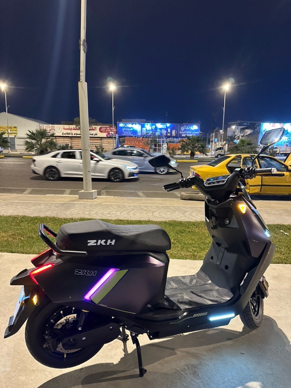 🔴 دراجه شحن شكل مميز 🔥
دراجة شحن دراجة كهربائية 
اللون مميز
 
بنفسجي على رصاصي 
من معرض zkh هاوجي
نضام 3 نمر سرعة  
السرعة الحقيقية 80 كيلو متر 
دراجة بعدهي جديده ماخذهة بشهر الواحد 2026 
تمشي بالشحنة الواحده 60 = 70 كيلو بالشاشة حسب الوزن او اكثر
6 بطاريات الريان افضل نوعية بالسوق
72 فولت
نضام ال P 
نضام حساسات جانبية وخلفية 
مانع للسرقة 
تشغيل
سويج 
بصمه تشغيل عن بعد 
گلوبات عالي ناصي قوي
أشاير يمنى ويسرى 
الكهربائيات كلهن شغالة 
الشاحنة الاصلية 
هورن عالي
مرايات
صندوق كبير داخلي 
الملف 2000 حقيقي 
🔴السعر :  850 الف وبيهة مجال قليل للشراي 
العنوان : البصرة : الامن الداخلي
الرقم : ***********