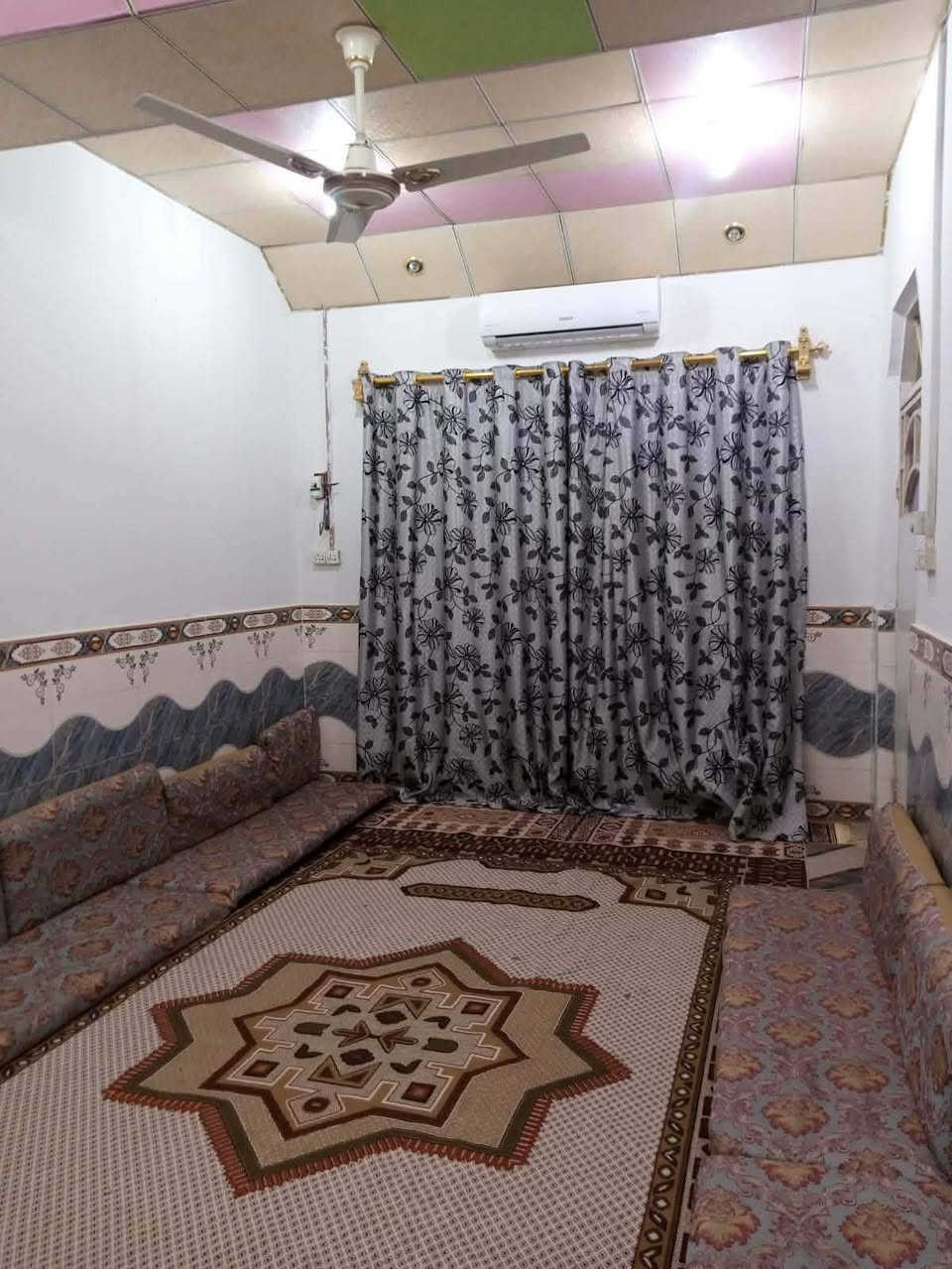 السلام عليكم 
جبتلكم بيت بل حيانيه البيت حلو سعره حلو ومساحته حلوه
بيت البيع في حي الحسين منطقه الرابعه على مستطيل قرب حسينيه روح الله قاطين القاط الأول يتكون من غرفتين +ديوانيه+صاله+مطبخ+مخزن+ساحه+صحيات
القاط الثاني يتكون من ٣غرف+صاله كبيره+صحيات
مساحة البيت 150 متر  نوع العقار اصولي سعره 148 وبي مجال
للتواصل والاستفسار مراسله عله الخاص


**إذا كنت صاحب هذا الإعلان وتريد حذفه لأي سبب، رجاءا أرسل رسالة إلى الدعم الفني**